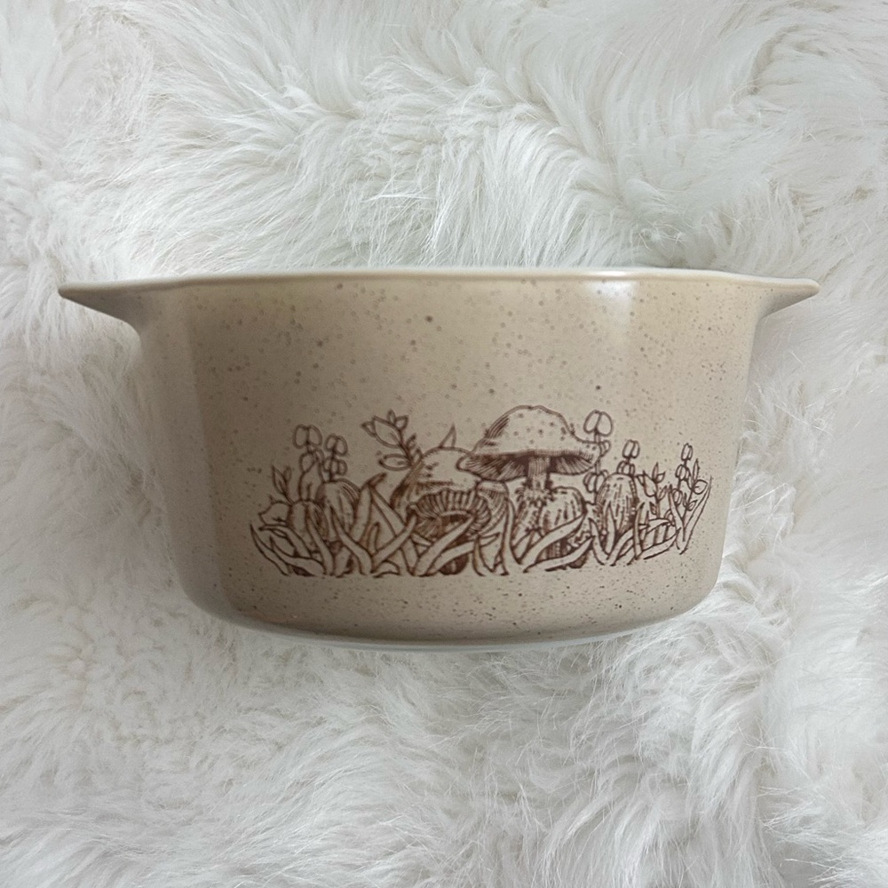 Vintage Pyrex Forest Fancies Mushroom 473 Round Brown MilkGlass Baking Dish